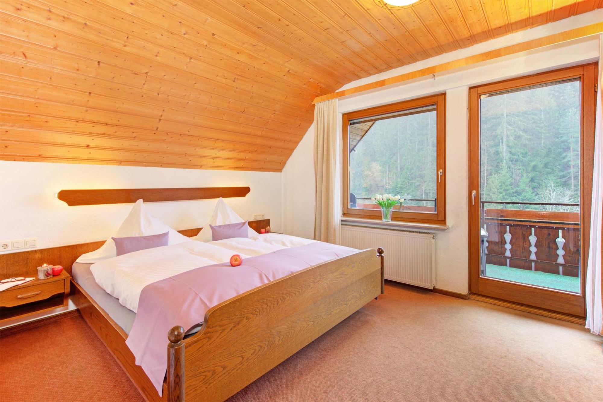 Decker'S Bio Hotel Zum Lamm Baiersbronn Exterior photo